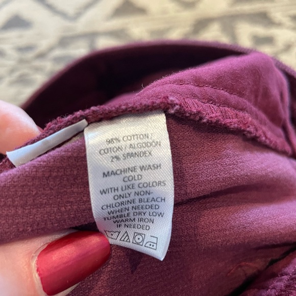 Loft corduroy skirt, burgundy colored with working pockets. - Picture 7 of 8